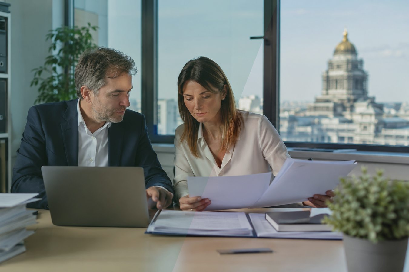Discussion calme autour de documents